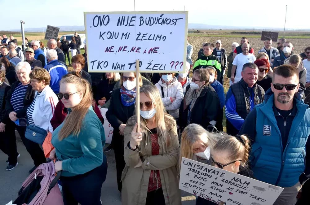Masovni prosvjed u Kutjevu: Građani i gradonačelnik zajedno protiv kompostane