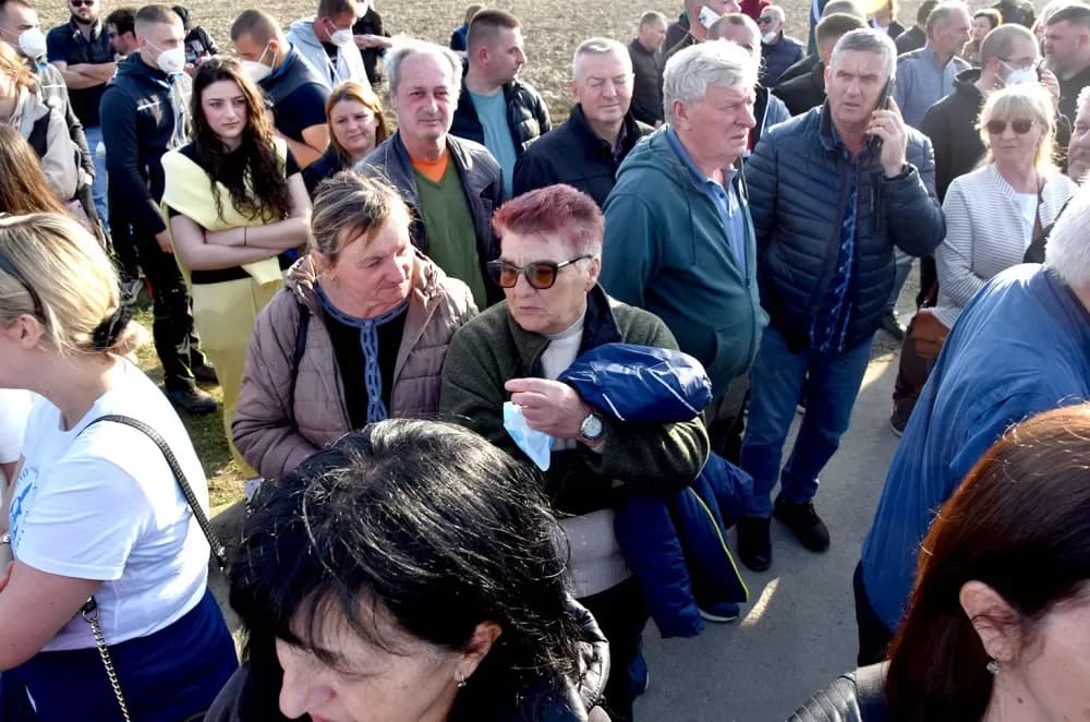 Masovni prosvjed u Kutjevu: Građani i gradonačelnik zajedno protiv kompostane
