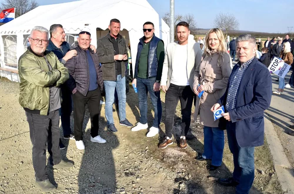 Masovni prosvjed u Kutjevu: Građani i gradonačelnik zajedno protiv kompostane