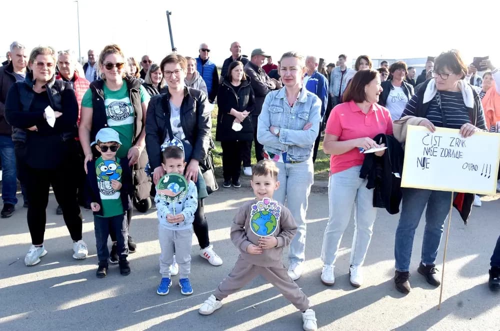 Masovni prosvjed u Kutjevu: Građani i gradonačelnik zajedno protiv kompostane