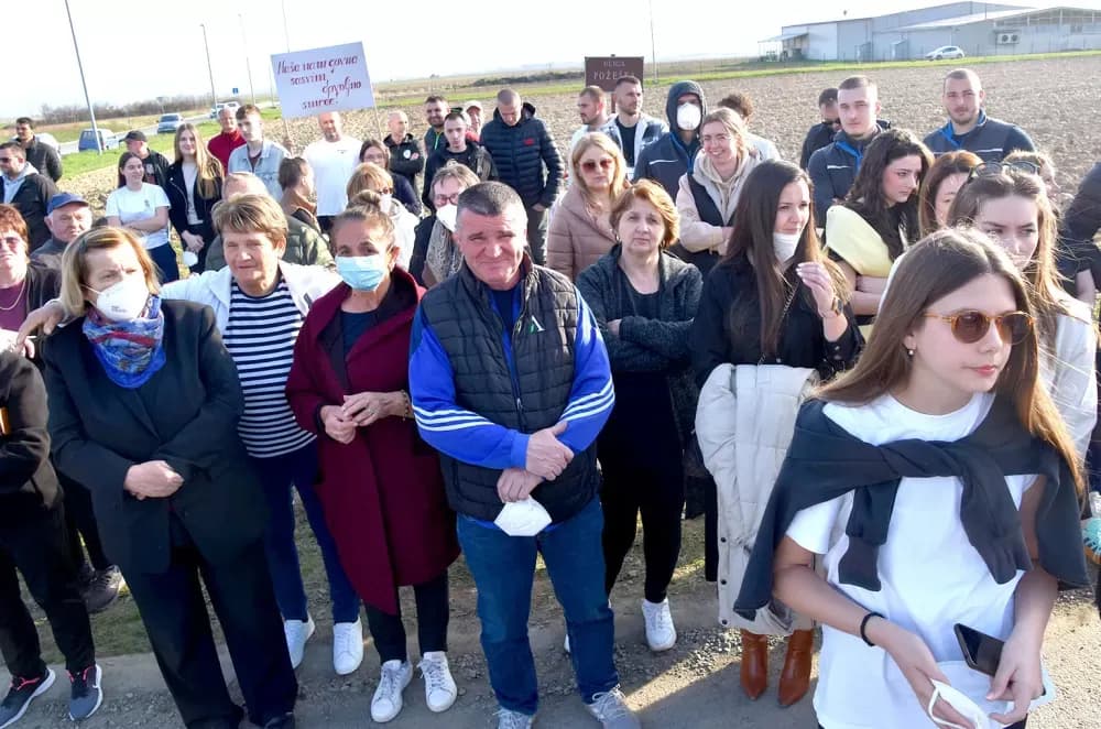 Masovni prosvjed u Kutjevu: Građani i gradonačelnik zajedno protiv kompostane
