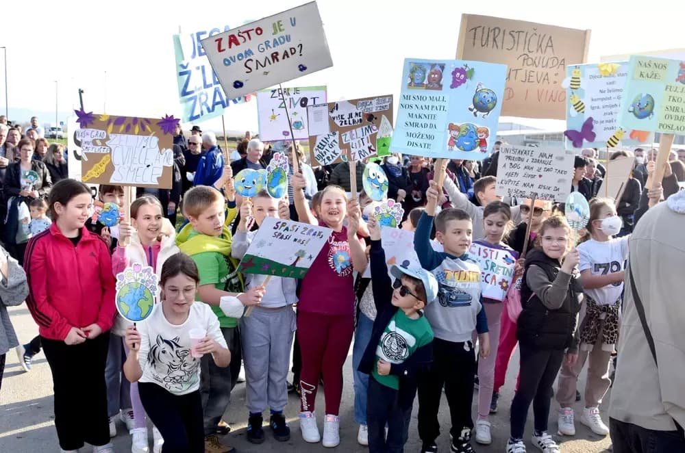 Masovni prosvjed u Kutjevu: Građani i gradonačelnik zajedno protiv kompostane