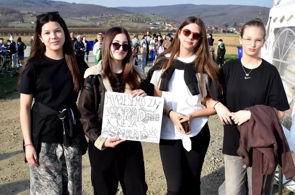 Masovni prosvjed u Kutjevu: Građani i gradonačelnik zajedno protiv kompostane