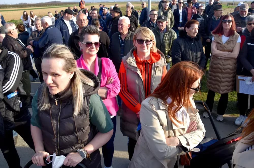 Masovni prosvjed u Kutjevu: Građani i gradonačelnik zajedno protiv kompostane