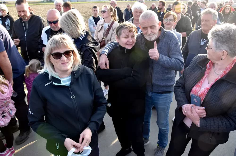 Masovni prosvjed u Kutjevu: Građani i gradonačelnik zajedno protiv kompostane