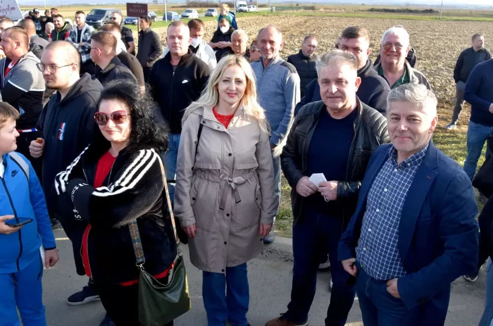 Masovni prosvjed u Kutjevu: Građani i gradonačelnik zajedno protiv kompostane