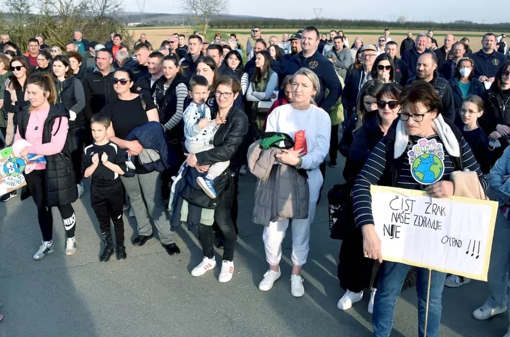 Masovni prosvjed u Kutjevu: Građani i gradonačelnik zajedno protiv kompostane