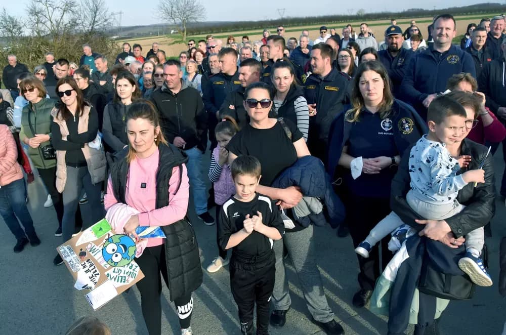 Masovni prosvjed u Kutjevu: Građani i gradonačelnik zajedno protiv kompostane