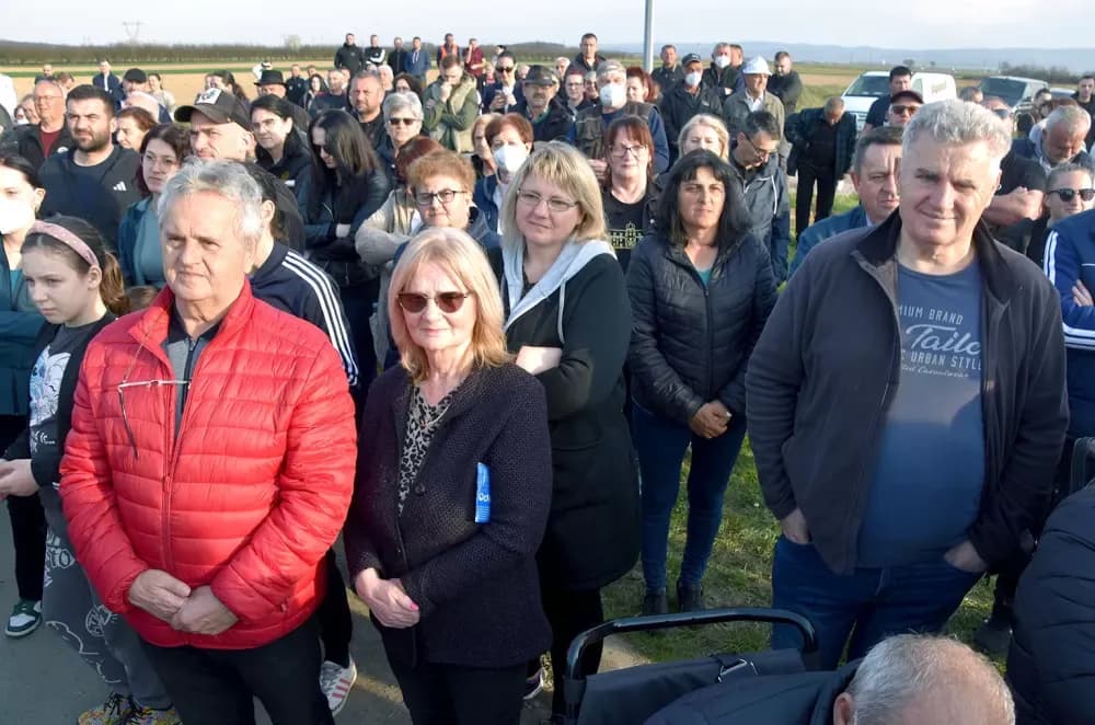 Masovni prosvjed u Kutjevu: Građani i gradonačelnik zajedno protiv kompostane
