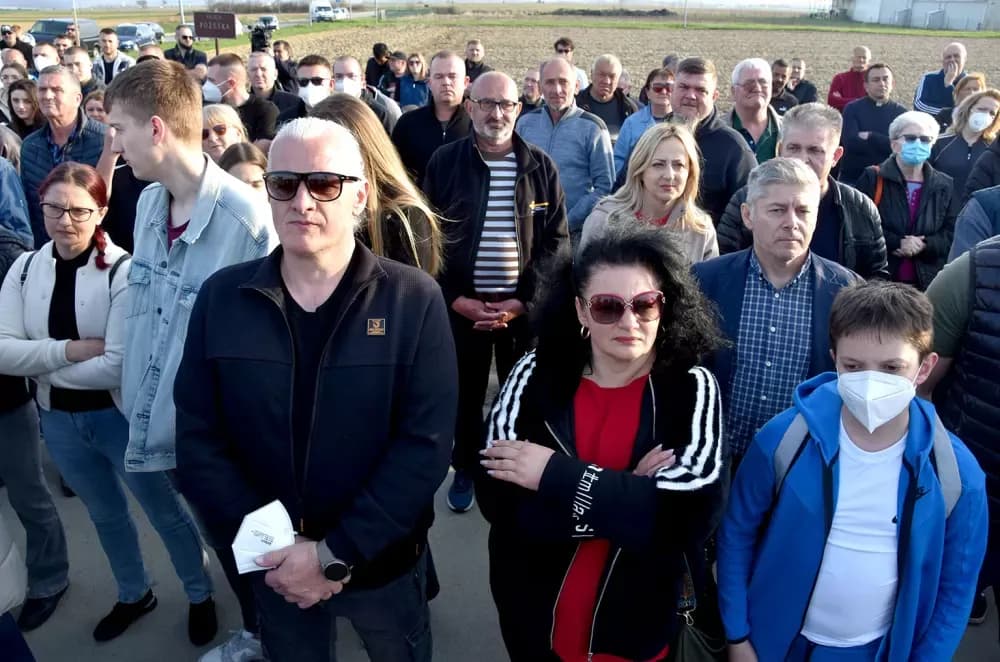 Masovni prosvjed u Kutjevu: Građani i gradonačelnik zajedno protiv kompostane