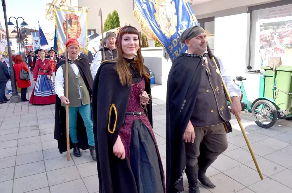 Povijesne postrojbe ponovno oživjele duh prošlih vremena u Požegi