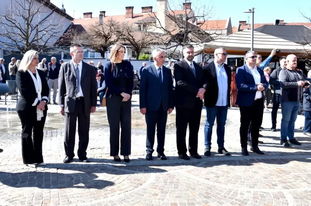 Povijesne postrojbe ponovno oživjele duh prošlih vremena u Požegi