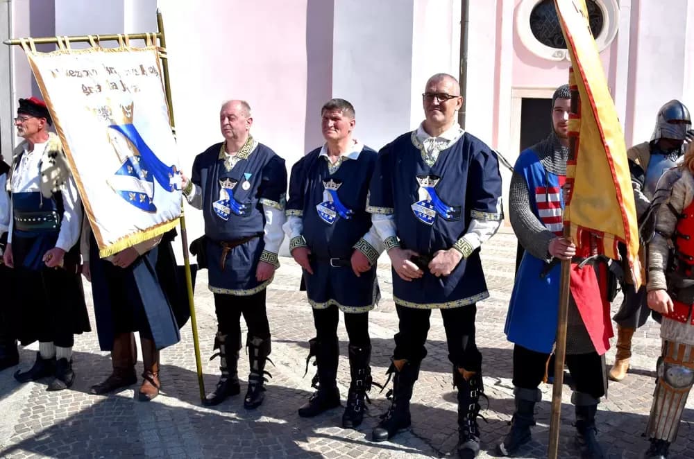 Povijesne postrojbe ponovno oživjele duh prošlih vremena u Požegi