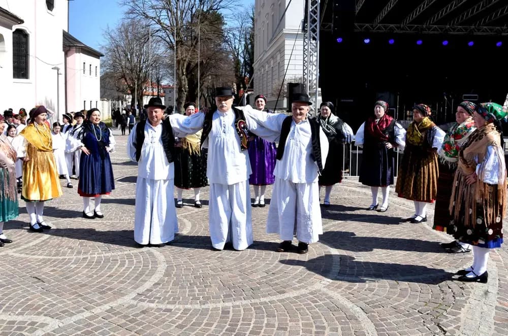 Povijesne postrojbe ponovno oživjele duh prošlih vremena u Požegi