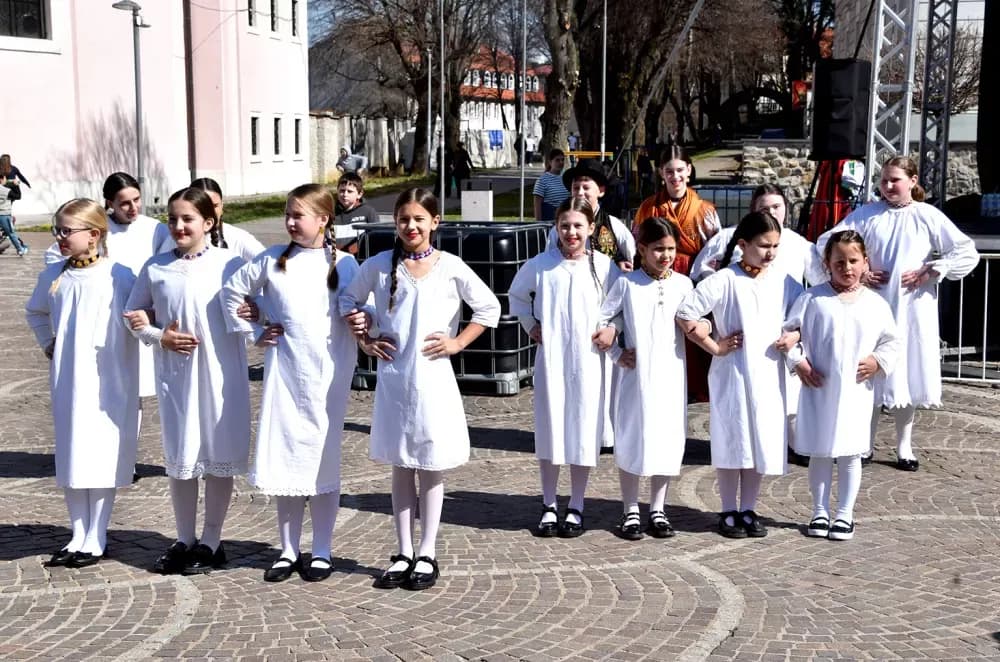 Povijesne postrojbe ponovno oživjele duh prošlih vremena u Požegi