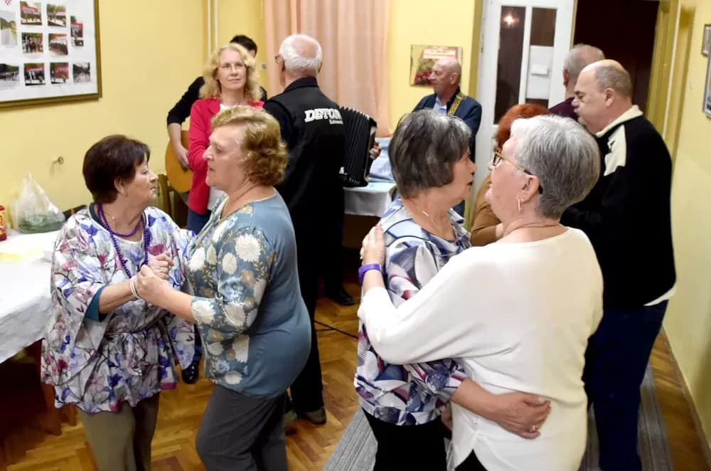 Rasplesani požeški umirovljenici: Uz pjesmu i zajedništvo proslavili Dan grada i Dan žena
