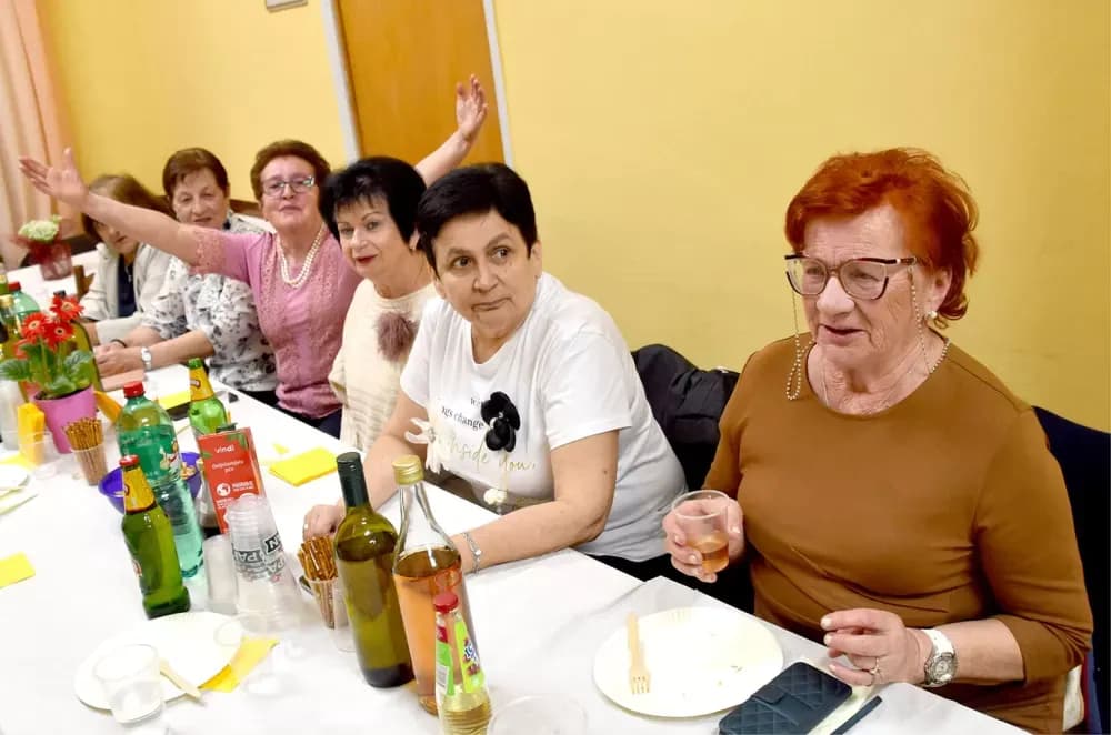 Rasplesani požeški umirovljenici: Uz pjesmu i zajedništvo proslavili Dan grada i Dan žena