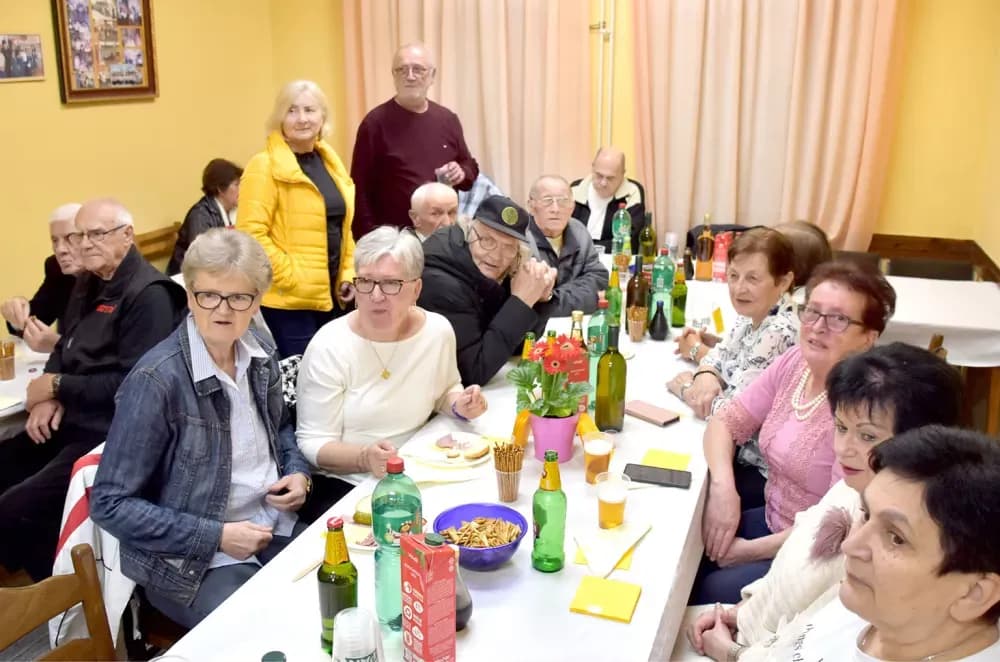 Rasplesani požeški umirovljenici: Uz pjesmu i zajedništvo proslavili Dan grada i Dan žena