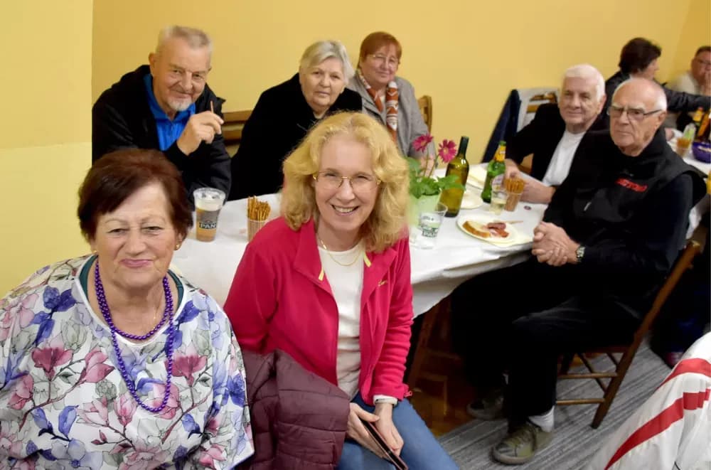 Rasplesani požeški umirovljenici: Uz pjesmu i zajedništvo proslavili Dan grada i Dan žena