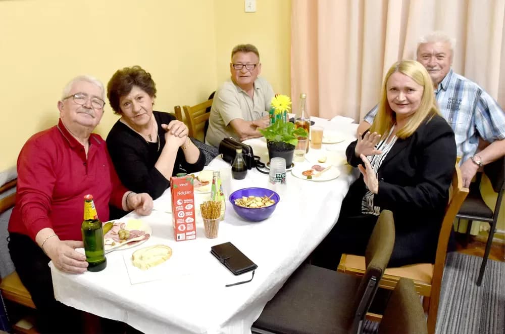 Rasplesani požeški umirovljenici: Uz pjesmu i zajedništvo proslavili Dan grada i Dan žena