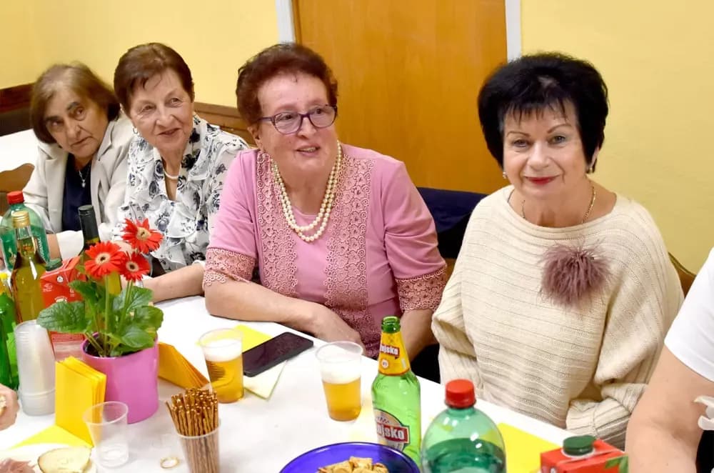 Rasplesani požeški umirovljenici: Uz pjesmu i zajedništvo proslavili Dan grada i Dan žena