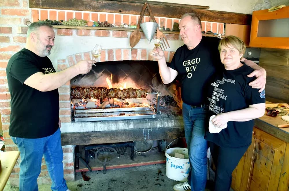 Pjesma, tradicija i vinogradarski ražanj podno Domovinskog križa