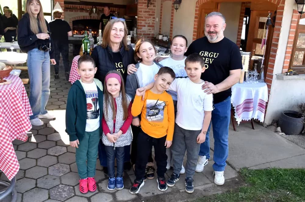 Pjesma, tradicija i vinogradarski ražanj podno Domovinskog križa