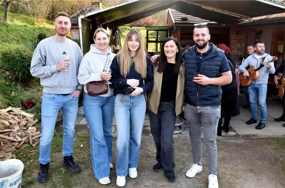 Pjesma, tradicija i vinogradarski ražanj podno Domovinskog križa