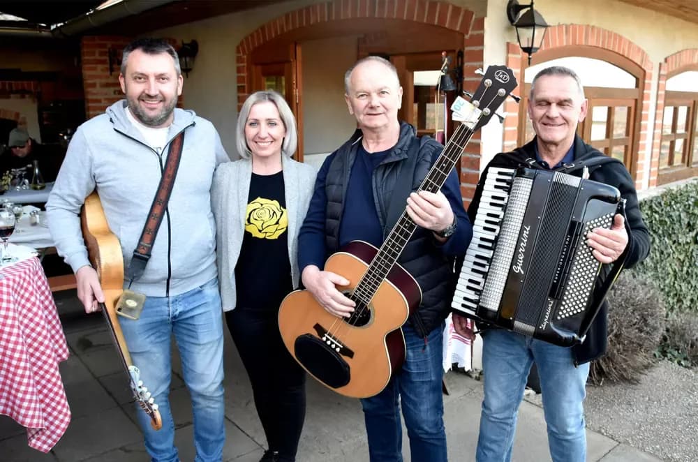 Pjesma, tradicija i vinogradarski ražanj podno Domovinskog križa