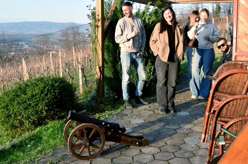 Pjesma, tradicija i vinogradarski ražanj podno Domovinskog križa