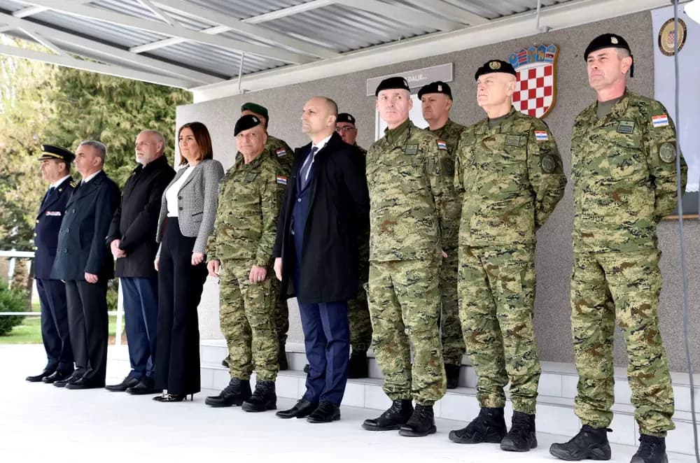 Gromovi nad Požegom: Prvi naraštaj ročnika prisegnuo uz prelet Rafala