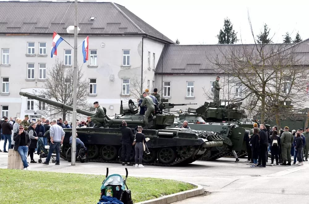 Gromovi nad Požegom: Prvi naraštaj ročnika prisegnuo uz prelet Rafala