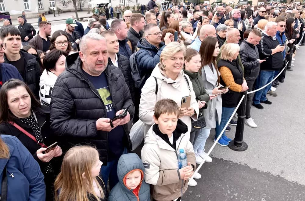Gromovi nad Požegom: Prvi naraštaj ročnika prisegnuo uz prelet Rafala