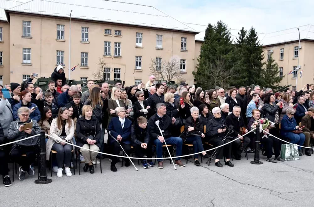 Gromovi nad Požegom: Prvi naraštaj ročnika prisegnuo uz prelet Rafala