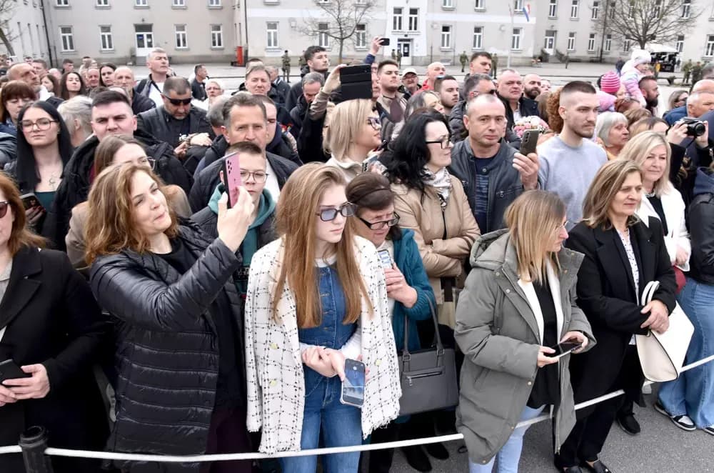 Gromovi nad Požegom: Prvi naraštaj ročnika prisegnuo uz prelet Rafala