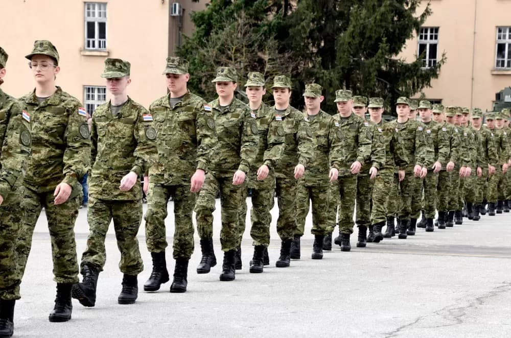 Gromovi nad Požegom: Prvi naraštaj ročnika prisegnuo uz prelet Rafala