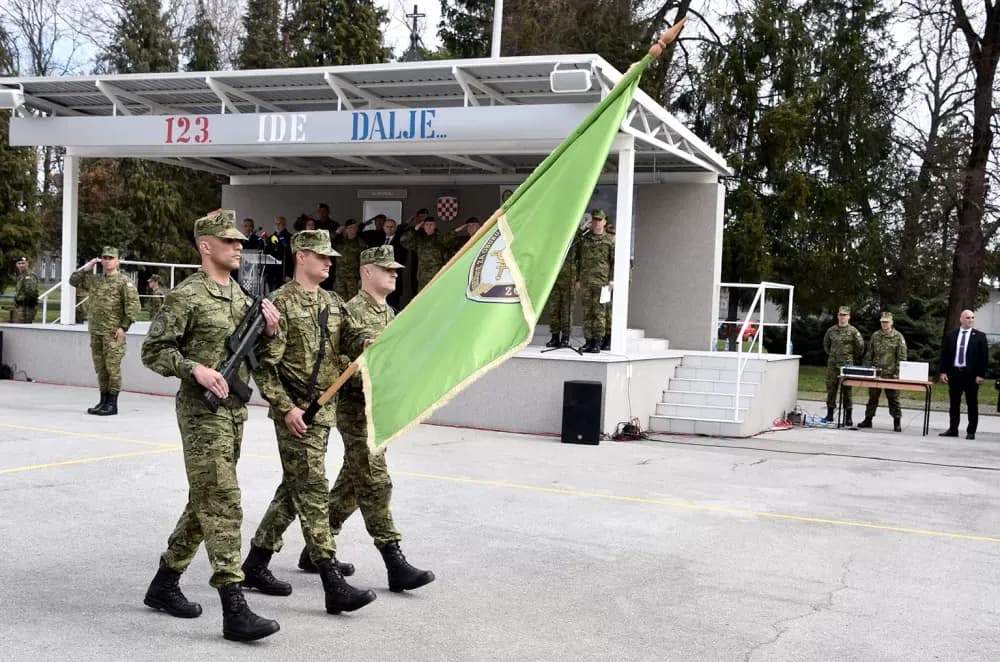 Gromovi nad Požegom: Prvi naraštaj ročnika prisegnuo uz prelet Rafala
