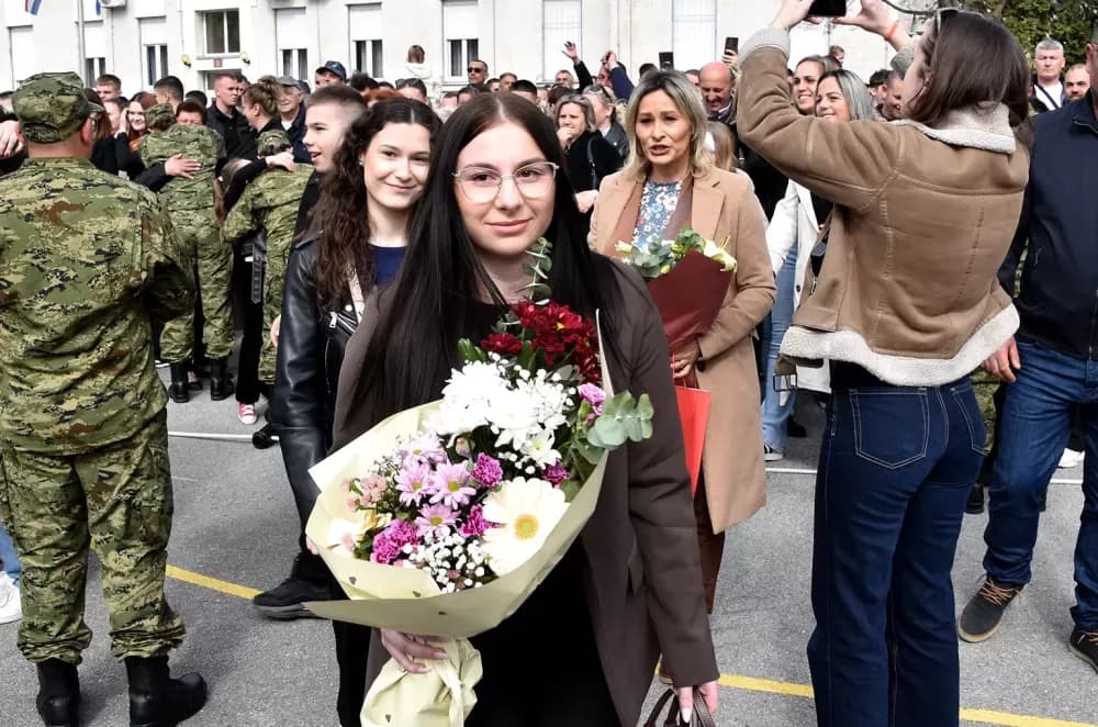 Gromovi nad Požegom: Prvi naraštaj ročnika prisegnuo uz prelet Rafala