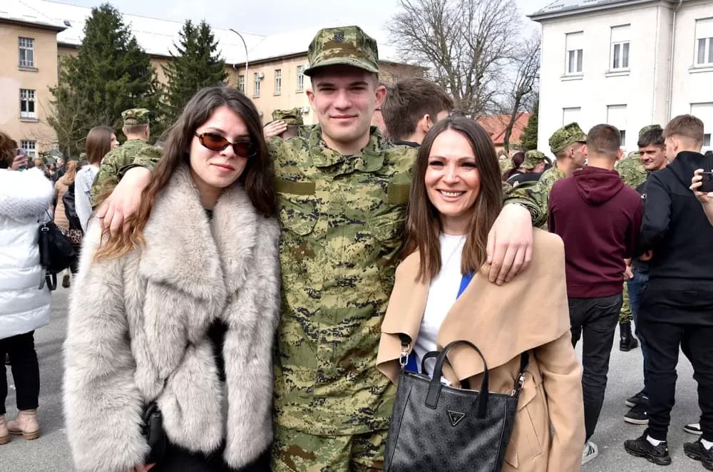 Gromovi nad Požegom: Prvi naraštaj ročnika prisegnuo uz prelet Rafala