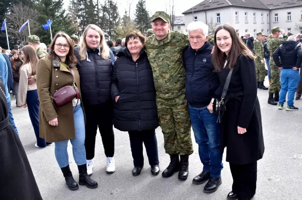 Gromovi nad Požegom: Prvi naraštaj ročnika prisegnuo uz prelet Rafala