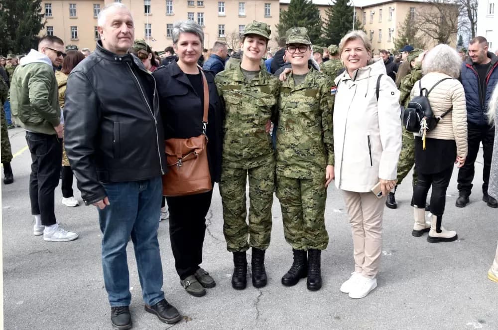Gromovi nad Požegom: Prvi naraštaj ročnika prisegnuo uz prelet Rafala