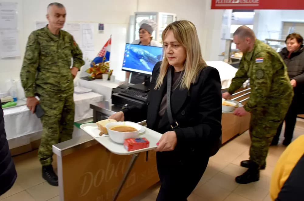 Gromovi nad Požegom: Prvi naraštaj ročnika prisegnuo uz prelet Rafala