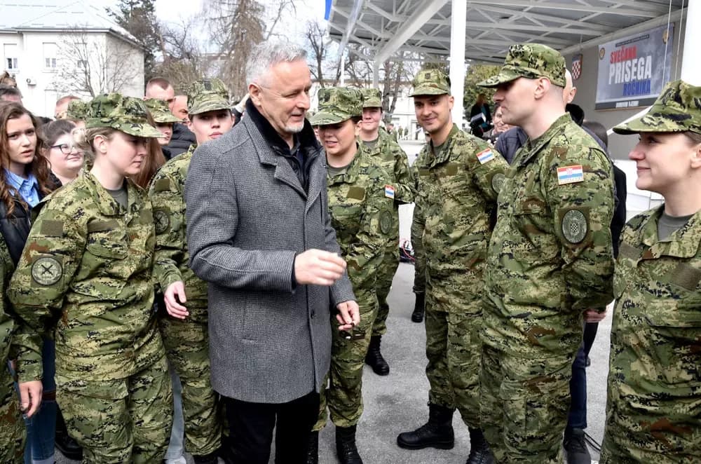 Povijesna prisega u Požegi: Među 400 ročnika i kći Marka Perkovića Thompsona
