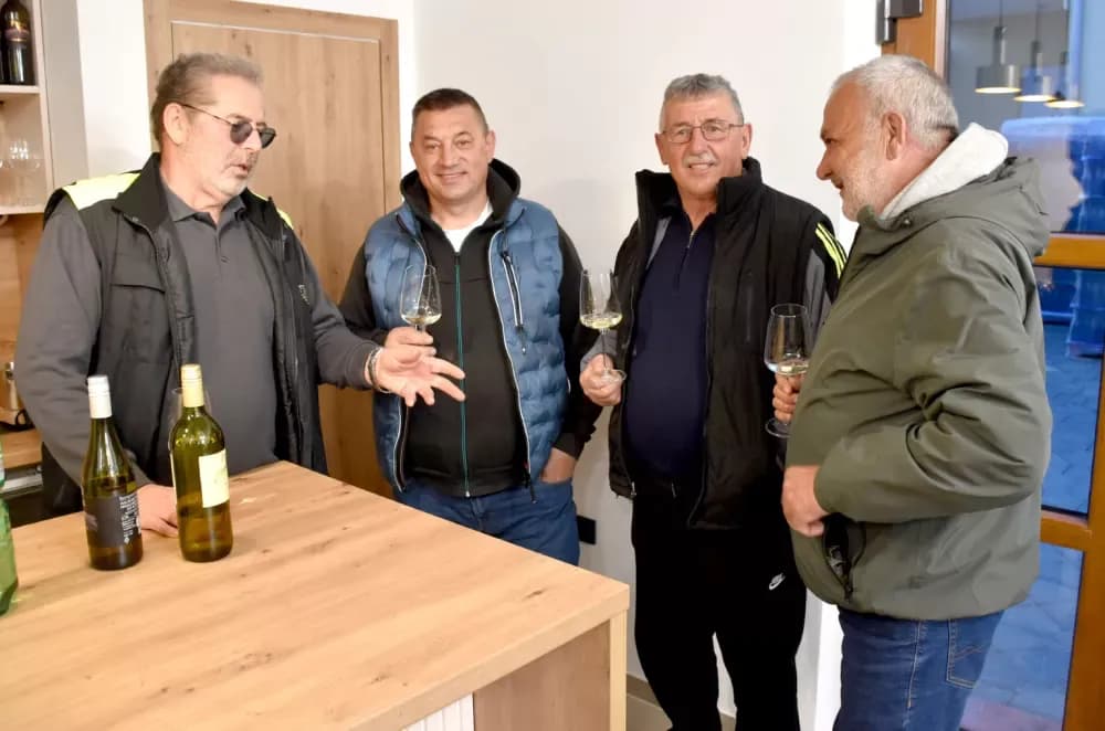 KUTJEVAČKI VINARI KOD OBITELJI PERAK: Stručno usavršavanje uoči nove vegetacijske sezone