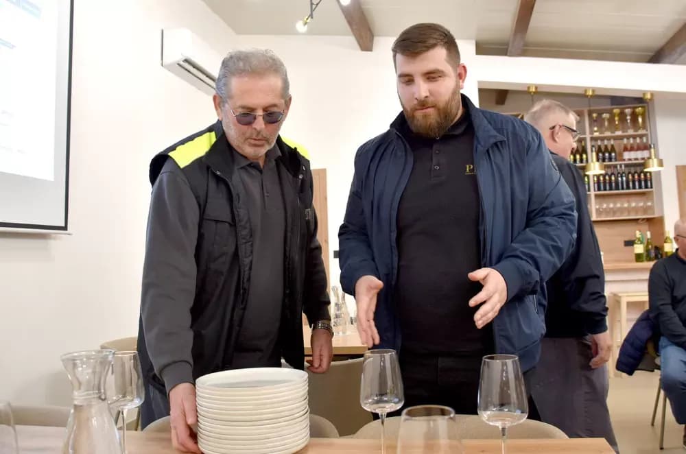 KUTJEVAČKI VINARI KOD OBITELJI PERAK: Stručno usavršavanje uoči nove vegetacijske sezone