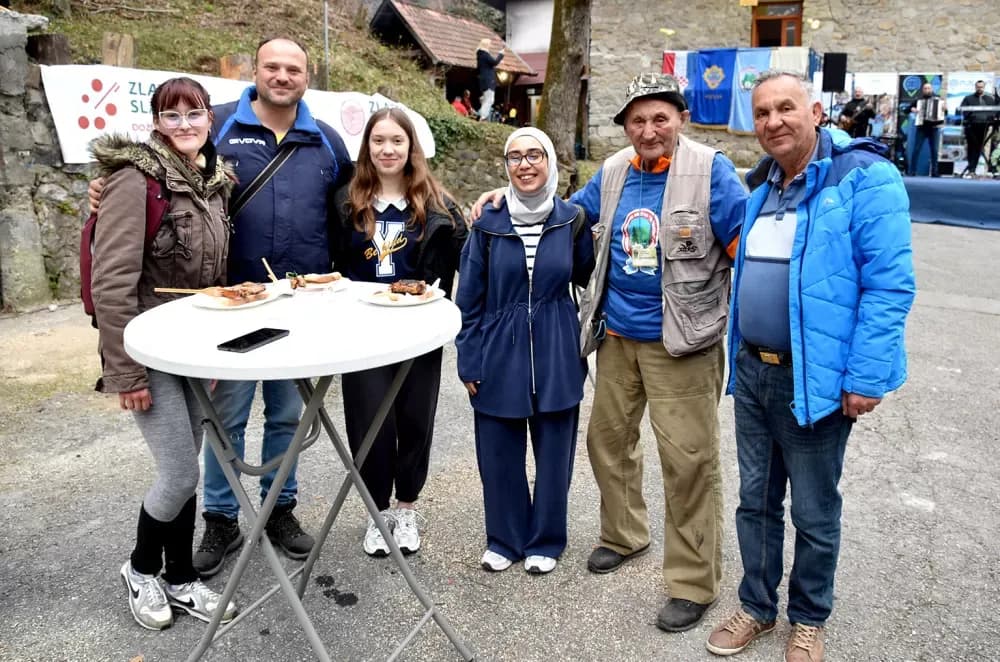 Planinarska rapsodija u Velikoj: Više od 250 planinara otvorilo „Papučke jaglace“
