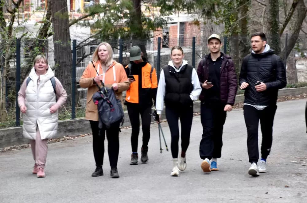 Planinarska rapsodija u Velikoj: Više od 250 planinara otvorilo „Papučke jaglace“