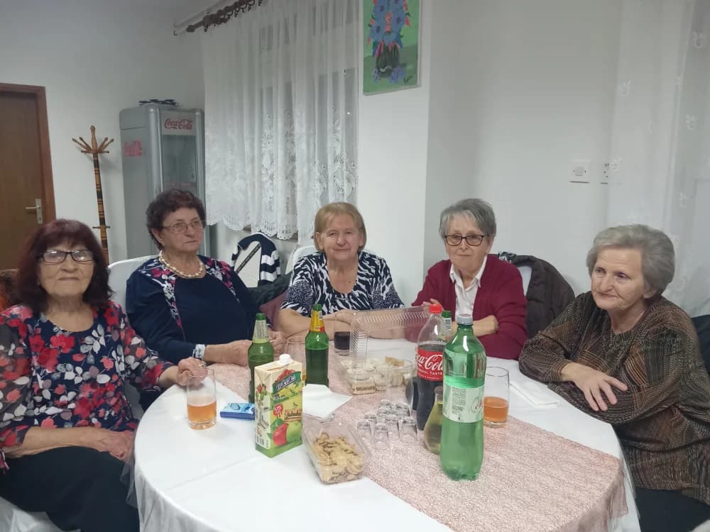 Sve Kate su na zabavi u Velikoj za imendan dobile poklone
