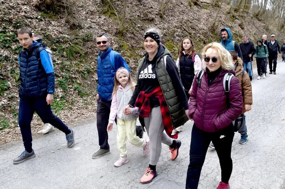 Tisuće planinara na Papučkim jaglacima pohode sedam staza