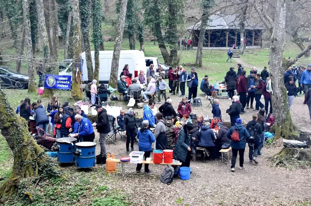 IZVIĐAČKI POZDRAV PROLJEĆU: Više od 120 izviđača preplavilo Papuk uz miris graha i pjesmu